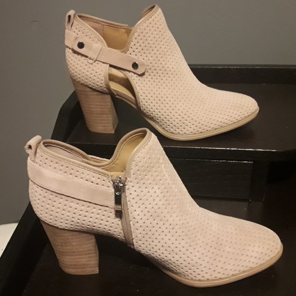 Franco Sarto Tan Chunky Heeled Bootie w/ Cutout